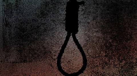 ராமேசுவரம் தனியார் தங்கும் விடுதியில் ஆண், பெண் தூக்கிட்டு தற்கொலை