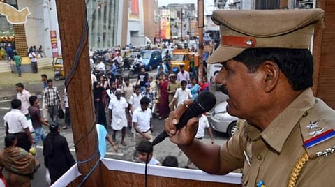 தீபாவளி பண்டிகையை முன்னிட்டு சிசிடிவி கேமரா வளையத்துக்குள் சென்னை: பாதுகாப்பு பணியில் 12 ஆயிரம் போலீஸார்