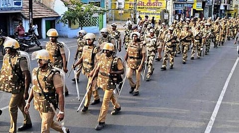 சென்னையில் உள்ள அனைத்து நீதிமன்றங்களுக்கும் சிஐஎஸ்எப் படை பாதுகாப்பு வழங்கலாமா? - நீதிமன்ற பாதுகாப்பு குழு பதிலளிக்க நீதிபதிகள் உத்தரவு