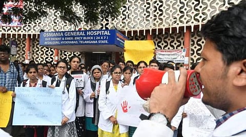 வேலைநிறுத்த போராட்டத்தை தடுக்க நடவடிக்கை; அரசு டாக்டர்களுக்கு விடுப்பு தரக்கூடாது: டீன்கள், இயக்குநர்களுக்கு சுகாதாரத் துறை உத்தரவு