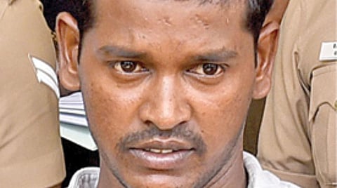 லலிதா ஜுவல்லரி நகைக் கொள்ளை வழக்கு; 1.5 கிலோ நகைகள், மினி வேன் பறிமுதல்: சுரேஷிடம் நடத்திய விசாரணையின் அடிப்படையில் நடவடிக்கை