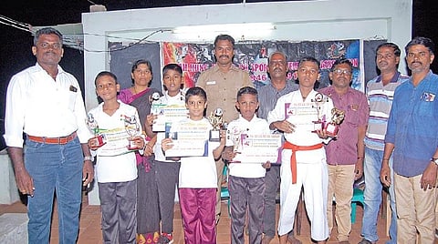 மாநில யோகா, கராத்தே போட்டிகள்: கோவில்பட்டி வேல்ஸ் வித்யாலயா பள்ளி மாணவர்கள் சிறப்பிடம்