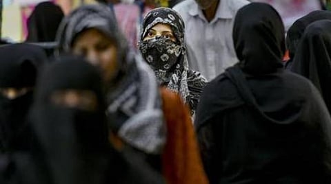 முஸ்லிம் பெண்களுக்கு மசூதிக்குள் அனுமதி? அரசுக்கு உத்தரவு