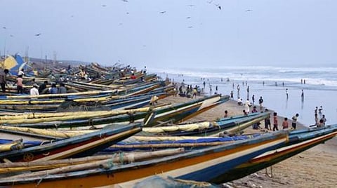 ஆந்திரா, தெலங்கானாவில் பலத்த மழை: மீனவர்கள் கடலுக்கு செல்ல தடை