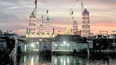 கடல்பயணக் காவலர் நாகூர் ஆண்டவர்