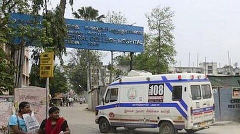 காய்ச்சலால் அனுமதிக்கப்பட்ட பெண் மரணம்: கே.எம்.சி முன் உறவினர்கள் போராட்டம்