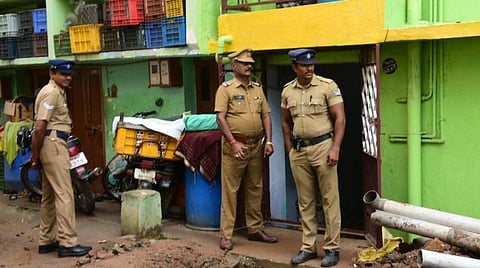 6 இடங்களில் என்ஐஏ சோதனை நிறைவு : லேப்டாப், செல்போன்கள், மெமரி கார்டு உள்ளிட்ட ஆவணங்கள் பறிமுதல்