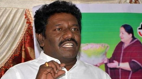 திருவள்ளுவருக்கு காவி சாயம் பூச நினைப்பது காட்டுமிராண்டித்தனமானது: கருணாஸ் விமர்சனம்