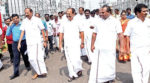 தூத்துக்குடி மாவட்டம் கடம்பூர் அருகே தென்னம்பட்டியில் துணை மின் நிலைய சோதனை ஓட்டத்தை அமைச்சர் தங்கமணி தொடங்கி வைத்து பார்வையிட்டார்.