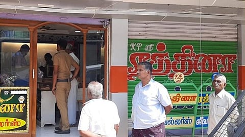 நெல்லையில் நகைக் கடையை உடைத்து 600 கிராம் தங்கம் திருட்டு: சிசிடிவி கேமராவையும் கையோடு கொண்டு சென்ற கொள்ளையர்கள்