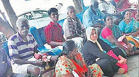 வெள்ளிக்கிழமைதோறும் நடைபெறும் முகாமில் மாற்றுத்திறனாளிகளை பரிசோதிக்க நரம்பியல் மருத்துவர்கள் வருவதில்லை: அரசு மருத்துவமனையில் அலட்சியம் காட்டுவதாக புகார் 