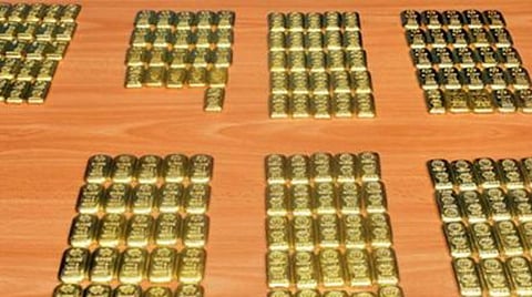 சென்னை விமான நிலையத்தில் 26.5 கிலோ குங்குமப்பூ, 1.82 கிலோ தங்கம் பறிமுதல்; 3 பேர் கைது