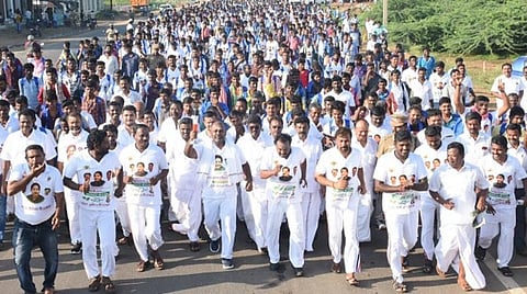 உள்ளாட்சித் தேர்தலுக்கு ஆயத்தமாகும் அதிமுக: மதுரையில் அமைச்சர் ஆர்.பி.உதயகுமார் தலைமையில் சாதனை விளக்க நடை பயணம் தொடக்கம்