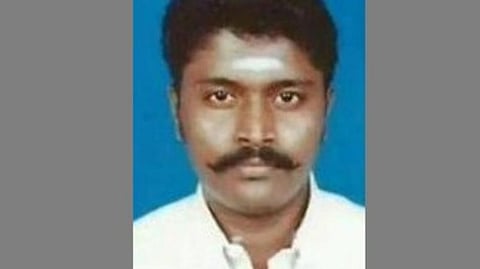 தாயின் கண் முன்னே வெட்டிக்கொல்லப்பட்ட அதிமுக பிரமுகர் : 3 நாட்களுக்கு முன் வந்த கட்சிப்பதவி