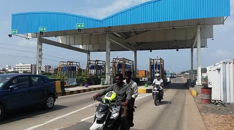 உத்தங்குடி - கப்பலூர் விரிவாக்கப்பட்ட நான்கு வழிச்சாலையில் டிசம்பர் முதல் 3 டோல்கேட்டில் கட்டணம் வசூல்