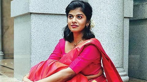 இசையின் மொழி: கிராமத்து மின்னலடிக்கும் ‘அடியாத்தே’