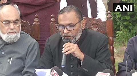 ஏஐஎம்பிஎல்பி அமைப்பின் செயலாளர் ஜபார்யாப் ஜிலானி நிருபர்களுக்குப் பேட்டி அளித்த காட்சி : ஏஎன்ஐ