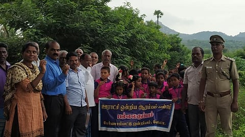 1000 விதை பந்துகள் வீசிய பள்ளி மாணவர்கள்
