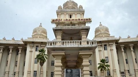 தமிழ்ப் பல்கலை. பேராசிரியர்கள் நியமனத்தில் முறைகேடு புகார்: முன்னாள் துணைவேந்தர் உட்பட 4 பேர் மீது வழக்கு - கண்காணிப்பு, ஊழல் தடுப்புப் பிரிவு போலீஸார் நடவடிக்கை