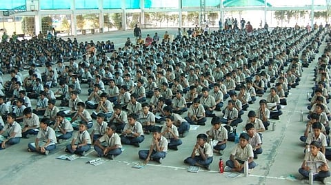 ‘திண்டுக்கல் வாசிக்கிறது' சிறப்பு நிகழ்ச்சியில் புத்தகங்களை வாசித்த பள்ளி மாணவ, மாணவிகள்