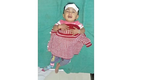 ஓசூரில் ரயில் முன்பு குழந்தையுடன் விழுந்த தாய் உயிரிழப்பு: காயங்களுடன் குழந்தை மீட்பு