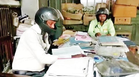 இணைய உலா: இதுதான் ஹெல்மெட் ஆபீஸ்!
