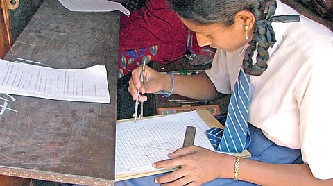 தேர்வுக்கு தயாரா? - 10-ம் வகுப்பு கணிதத்தில் சதம் அடிக்கலாம்!