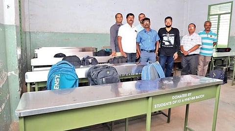 கோவை தேவாங்க பள்ளிக்கு முன்னாள் மாணவர்கள் உதவி