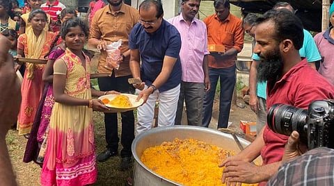 ''ஓ, இதான் பிரியாணியா?''- வாழ்க்கையிலேயே முதல் முறையாக பிரியாணி சாப்பிட்ட குழந்தைகள்- நெகிழ்ச்சி நிகழ்வு!