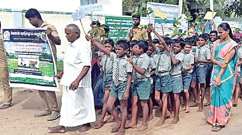 மழைநீர் சேகரிப்பு: மாணவர்கள் விழிப்புணர்வு பேரணி