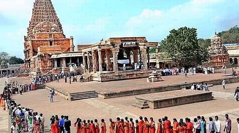 பாலாலயத்துக்கான யாகசாலை பூஜை தொடங்கிய நிலையில் தஞ்சாவூர் பெரிய கோயில் கும்பாபிஷேக தேதியை அறிவிப்பதில் தயக்கம் ஏன்? - திட்டமிட்டபடி நடைபெறுமா என மக்கள் சந்தேகம்