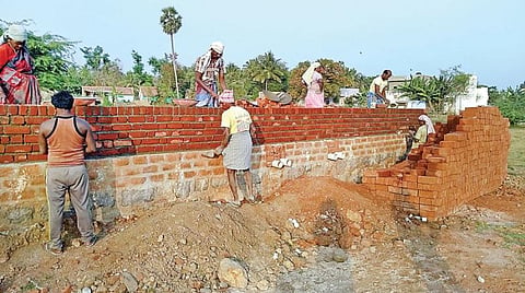 வீடு கட்டலாம் வாங்க 10: சிமெண்ட் பாயிண்டிங்குக்கு ஏற்ற கருவி