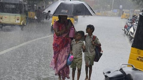 திருவள்ளூர், தூத்துக்குடி மாவட்ட பள்ளி, கல்லூரிகளுக்கு திங்கட்கிழமை மழை விடுமுறை