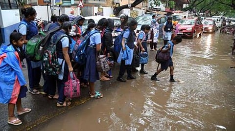 காஞ்சிபுரம், செங்கல்பட்டு பள்ளிகளுக்கு திங்கட்கிழமை விடுமுறை