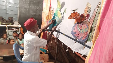 அழிந்து வரும் கலையை பாதுகாக்கும் வகையில் மாணவர்களுக்கு தோல்பாவை கூத்து விழிப்புணர்வு
