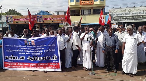 கோவையில் சுவர் இடிந்து 17 பேர் பலியான சம்பவத்தைக் கண்டித்து மதுரையில் தீண்டாமை ஒழிப்பு முன்னணியினர் போராட்டம்