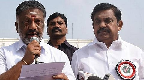 உள்ளாட்சி தேர்தல் குறித்து விவாதிக்க அதிமுக மாவட்ட செயலாளர்கள் கூட்டம் இன்று நடக்கிறது: முதல்வர், துணை முதல்வர் பங்கேற்பு