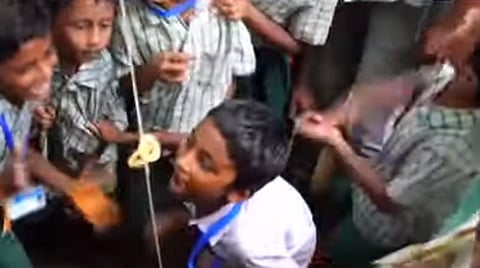 இனி போன் வேண்டாம்: குழந்தைகளுக்குப் பாரம்பரிய விளையாட்டுப் போட்டிகளை நடத்திய காவல்துறை