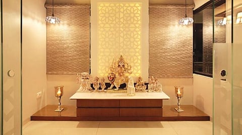 அமைதி மணம் கமழும் பூஜை அறை