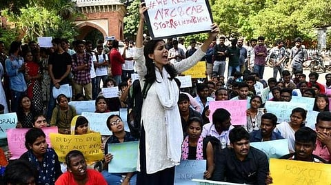 குடியுரிமை சட்டத் திருத்த விவகாரம்: கல்லூரி மாணவர்களை கண்காணிக்கும் போலீஸார்