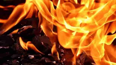 மதுப்பழக்கத்தை விட மறுத்ததால் பிரிந்து சென்ற தாய்: பிரிவின் துயரால் மகன் தீக்குளிப்பு