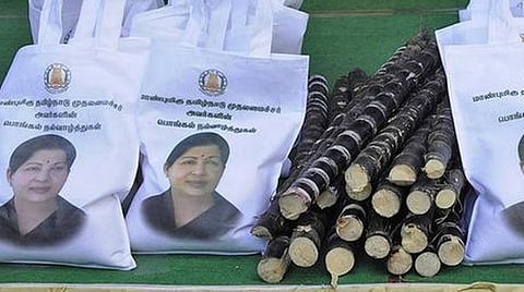 பொங்கல் பரிசு வழங்க அனுமதி மறுப்பு: உள்ளாட்சித் தேர்தலில் போட்டியிடும் அதிமுகவினர் ஏமாற்றம்