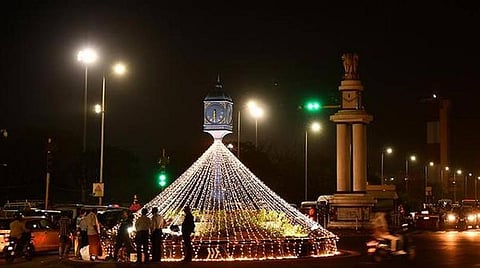 சென்னை உட்பட தமிழகம் முழுவதும் புத்தாண்டு கொண்டாட்டம்: கோயில்கள், தேவாலயங்களில் சிறப்பு வழிபாடு