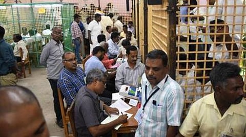 ஊரக உள்ளாட்சித் தேர்தலுக்கான வாக்கு எண்ணிக்கைக்கு தடை கோரி உச்ச நீதிமன்றத்தில் மனு: இன்று விசாரிக்க தலைமை நீதிபதியிடம் முறையீடு