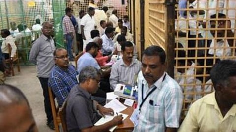 உள்ளாட்சித் தேர்தல் வாக்கு எண்ணிக்கை: தமிழகத்தின் பல்வேறு பகுதிகளில் வாக்கு எண்ணும் பணி தாமதம்
