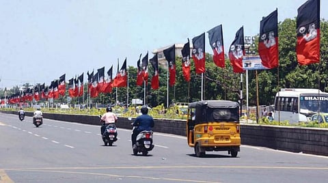 பதவியேற்றவுடன் வெளியூர் புறப்பட்ட நிலக்கோட்டை, சாணார்பட்டி ஒன்றிய கவுன்சிலர்கள்