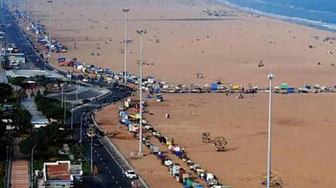 மெரினா கடற்கரை பகுதிகளில் பிளாஸ்டிக் பயன்பாடு அறவே கூடாது: மாநகராட்சிக்கு உயர் நீதிமன்றம் உத்தரவு