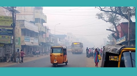சென்னையில் போகிப் பண்டிகை கொண்டாட்டம்: காற்று மாசு அதிகரிப்பு: மூடுபனியால் முதல்வர் செல்லும் விமானம் தாமதம்