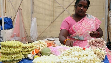 பொங்கல் பண்டிகையால் உச்சத்தில் மல்லிகைப்பூ விலை: ஒரு கிலோ ரூ.4 ஆயிரத்திற்கு விற்பனை