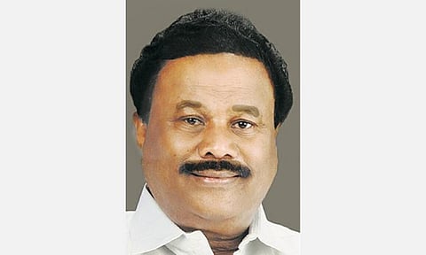 ஜெ., உங்களுக்கு பாட்டிமுறை, எம்.ஜி.ஆர்., தாத்தா முறை- அமைச்சர் திண்டுக்கல் சி.சீனிவாசன் பேச்சு